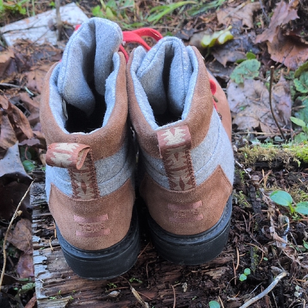 Toms Brown and Gray Boots with Red Laces - Women's Size 11 - Picture 2 of 3